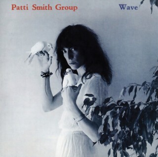 The cover of the album ‘Wave’ (1979), photographed by Robert Mapplethorpe.