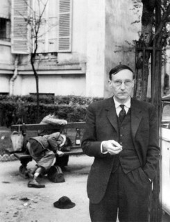 Burroughs in Paris (1960).