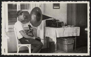 Nikola Vujnović playing the gusle in Dubrovnik in 1933. Photo © Milman Parry Collection of Oral Literature