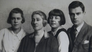 Melita Norwood (far left) with her mother, sister and half-brother in the 1920s