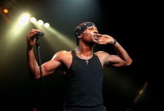 D’Angelo on stage at Brixton Academy in 2000 (Alamy / Andy Paradise)