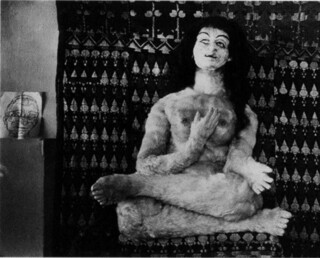 The Alma Mahler Doll by Hermione Moos next to a head study by Oskar Kokoschka (1919)