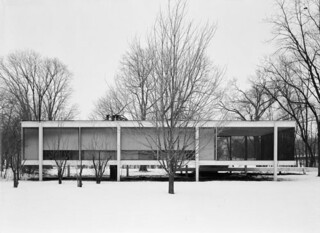 Farnsworth House near Plano, Illinois (1951).