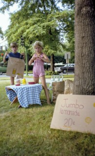 A lemonade stand, July 1983 (from the Matthews family collection)