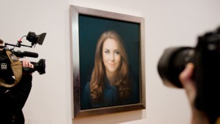 Paul Emsley’s portrait of Kate Middleton is unveiled, in 2013.