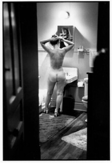 In Nelson Algren’s bathroom, photograph by Art Shay (1951)