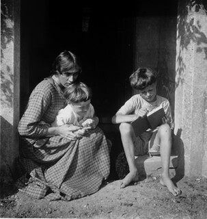 Vanessa, Quentin and Julian Bell at Charleston, probably in 1917.