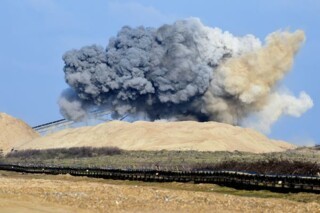 The army detonates the Bermondsey bomb.