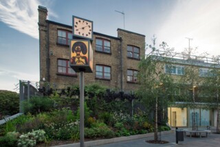 Chris Ofili’s ‘Black Hands’ and Khadijah’s Garden outside Peer (2016) Photo © Deniz Guzel