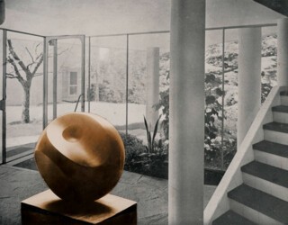 Hepworth’s photomontage of ‘Helicoids in Sphere’ (1938) at the entrance to the Doldertal flats, Zurich (1939)