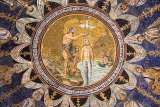 The baptism of Jesus on the ceiling of the Battistero Neoniano, Ravenna, fifth-century mosaic (photo B. O’Kane / Alamy)