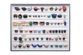 Earthenware buttons (1940s)