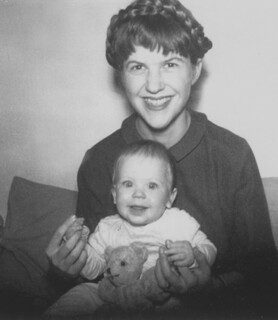 Sylvia Plath and Frieda Hughes in 1961.