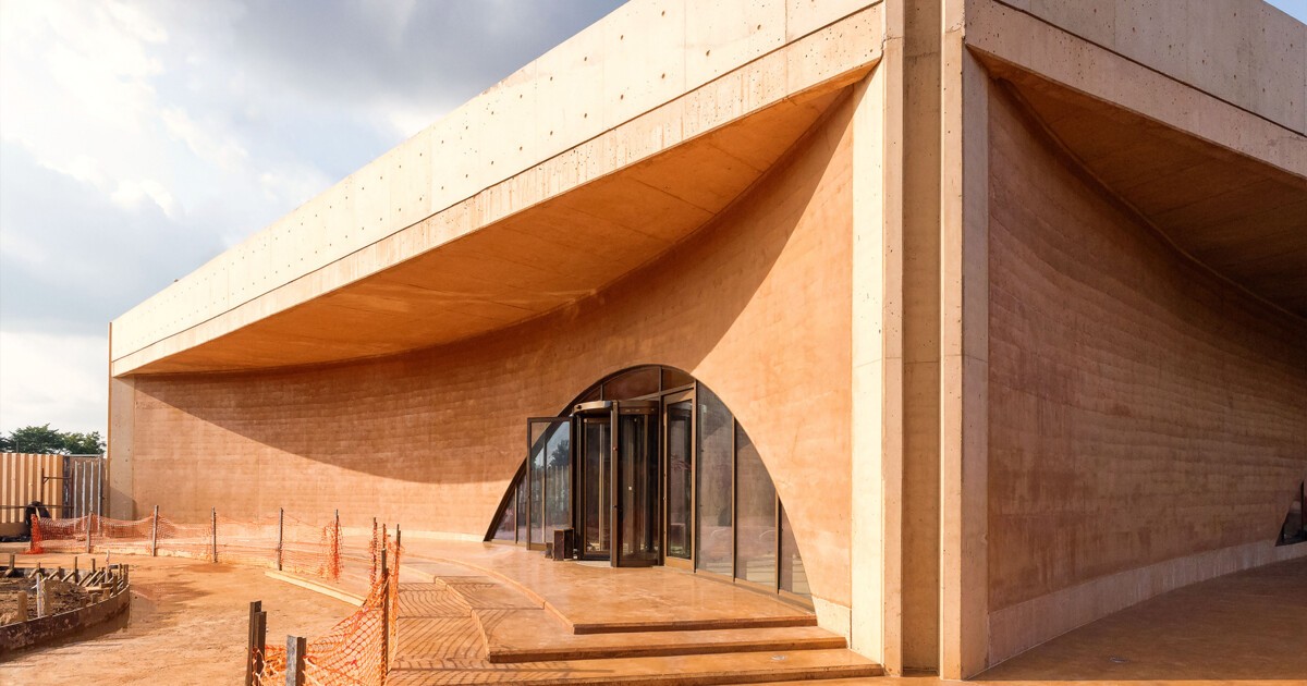 Adéwálé Májà-Pearce · At MOWAA: Nigeria’s New Museum